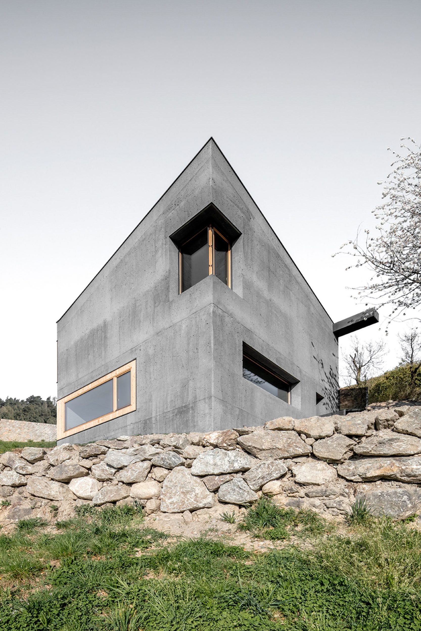 Альпийский дом из бетона от архитектора Андреаса Грубера