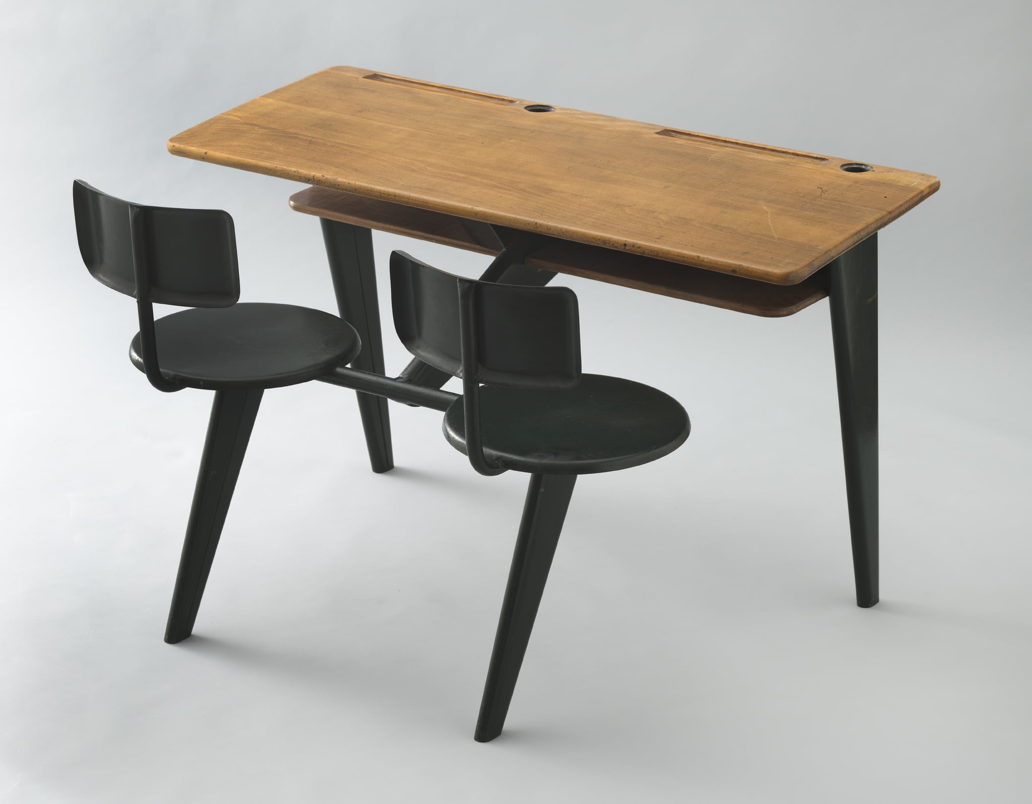 Известная мебель: Jean Prouvé, school desk, 1946.
